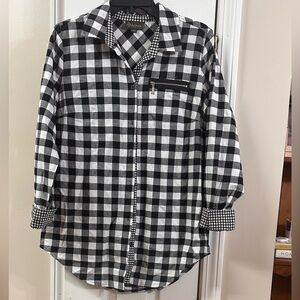 Black and White Checkered Women's Top pit to pit 20 (V1)